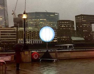 230V 90CM 160CM Tripod 400W LED Event Lighting Balloon Fixture Inflated By Air